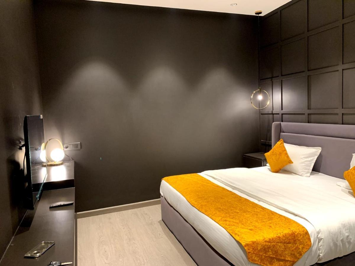 Hotel Madhav'S Lap Of Luxury Moradabad Exterior foto