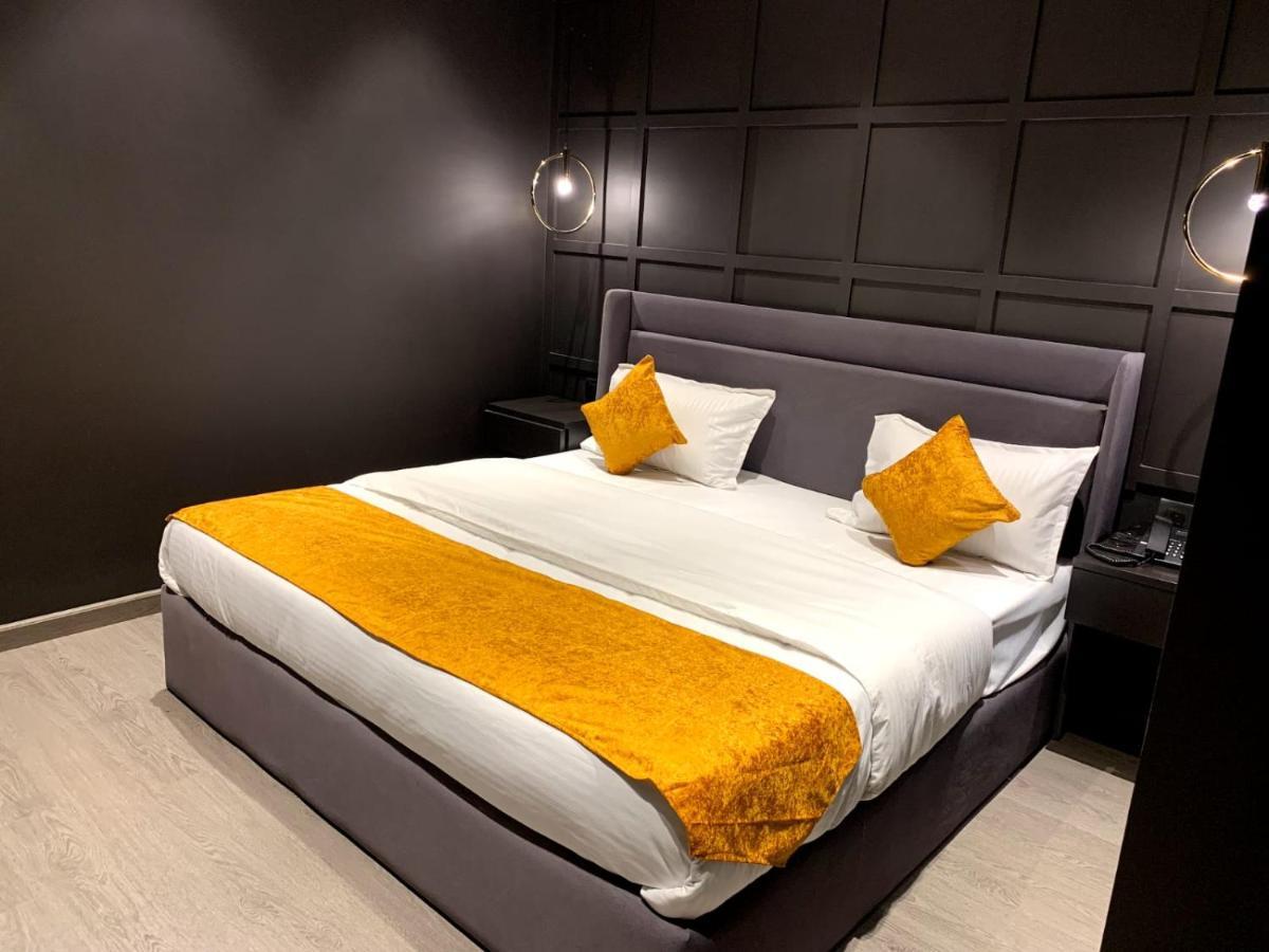 Hotel Madhav'S Lap Of Luxury Moradabad Exterior foto
